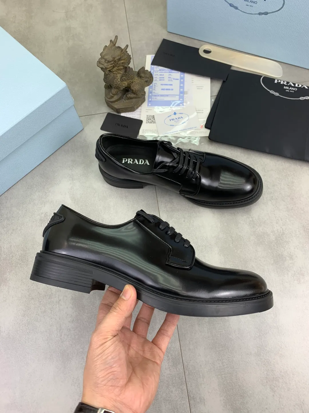 Men's Men's Shoes💰P640💰[New Style] High Quality Water-dyed Niuli 🆘[PRADA] Prada's latest casual business leather shoes for men! Listed simultaneously! The fabric is made of specially imported original calfskin, and the interior is made of imported water-dyed cowhide. It is absolutely luxurious and leads the fashion trend. High-end combination rubber outsole, size: 38-44 (45 and 46 can be customized) 3️⃣ colors available
